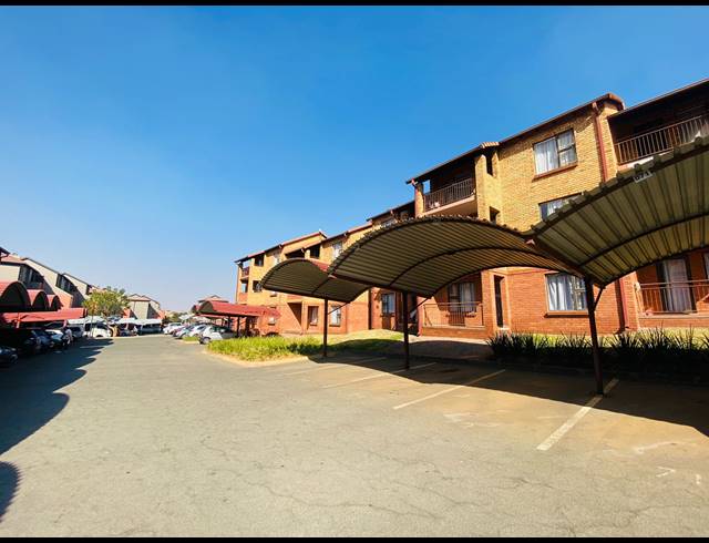 2 BEDROOM TOWNHOUSE FOR SALE IN CASTLEVIEW